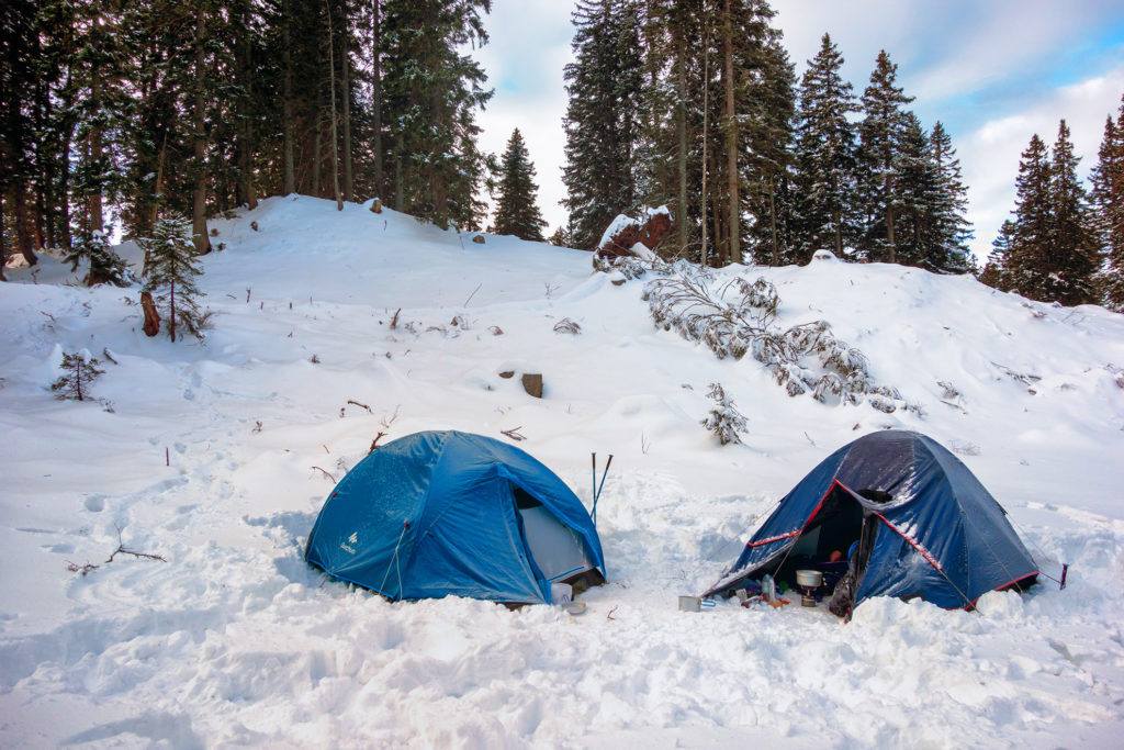 téli kemping sátorozás vadkemping hó